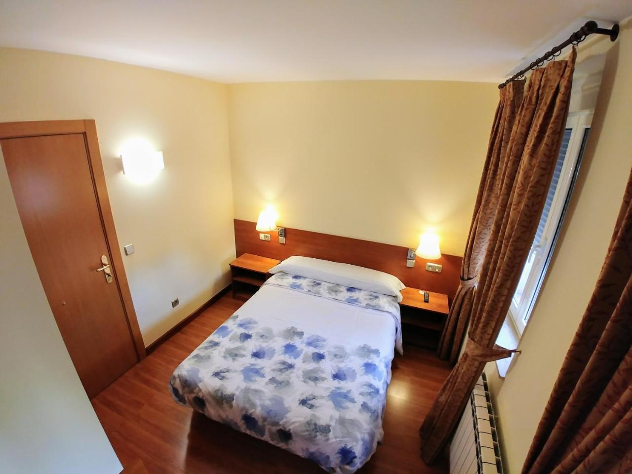 Hostal Prada Borges Leon Exterior photo