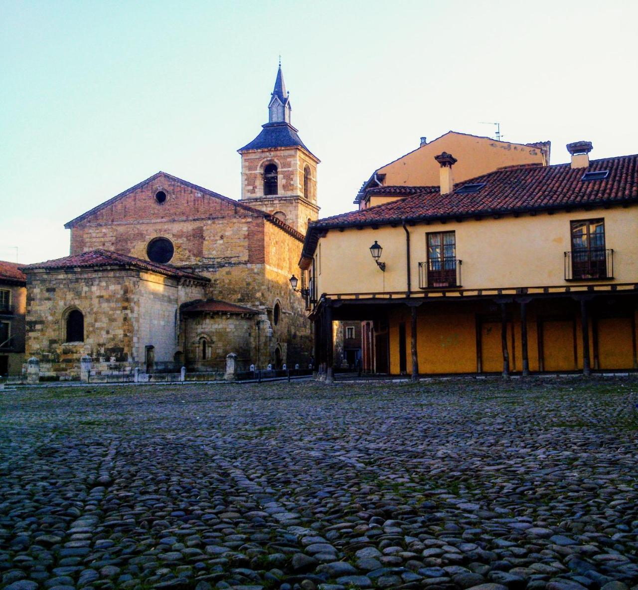 Hostal Prada Borges Leon Exterior photo